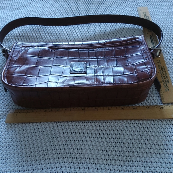 Vintage Dooney & Bourke Croc Embossed  saddle shoulder bags - Picture 4 of 14